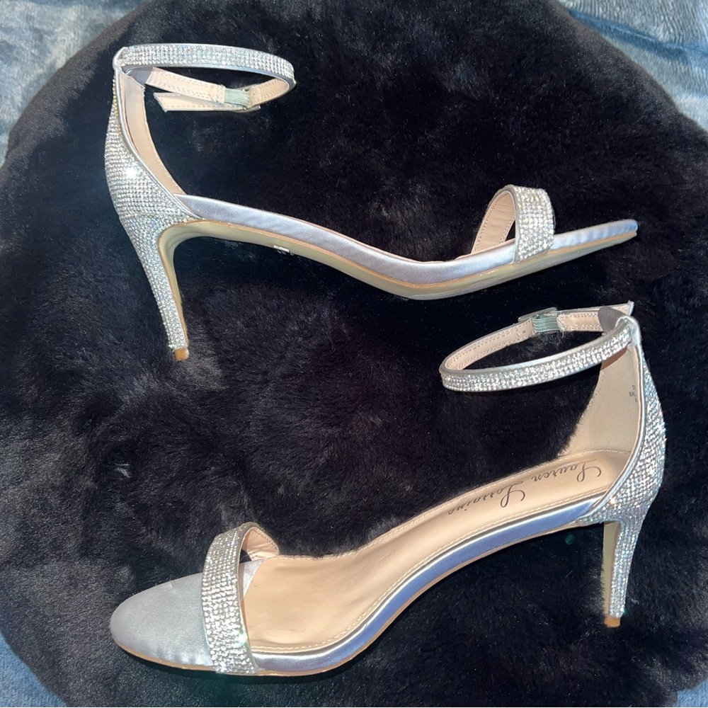 💌Lauren Lorraine•Sondra Silver Embellished Ankle Strap Sandals•Size 9.5